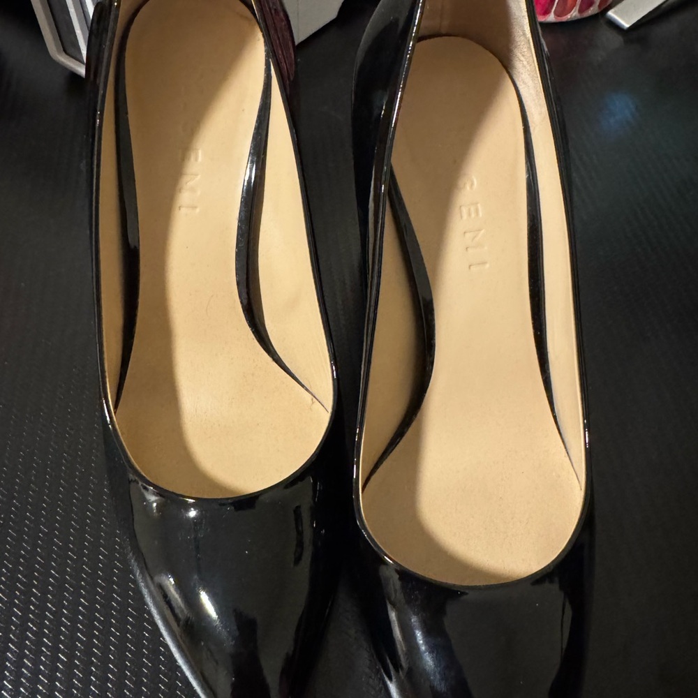 Elegant Black Women's Pumps